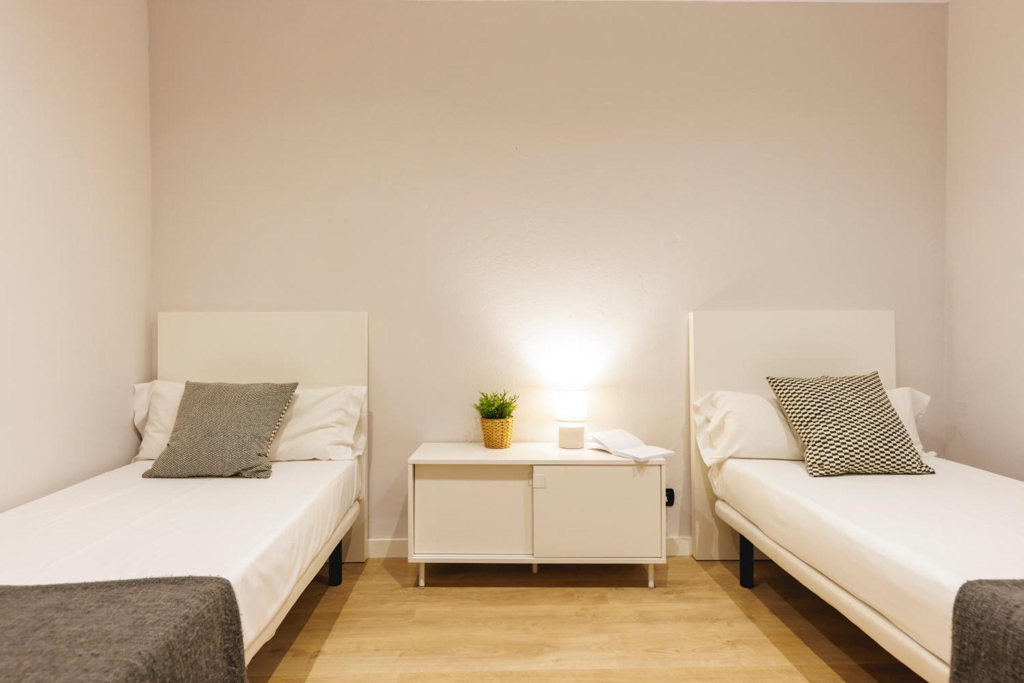 Bravissimo Apartaments Mora 4 Girona Exterior photo